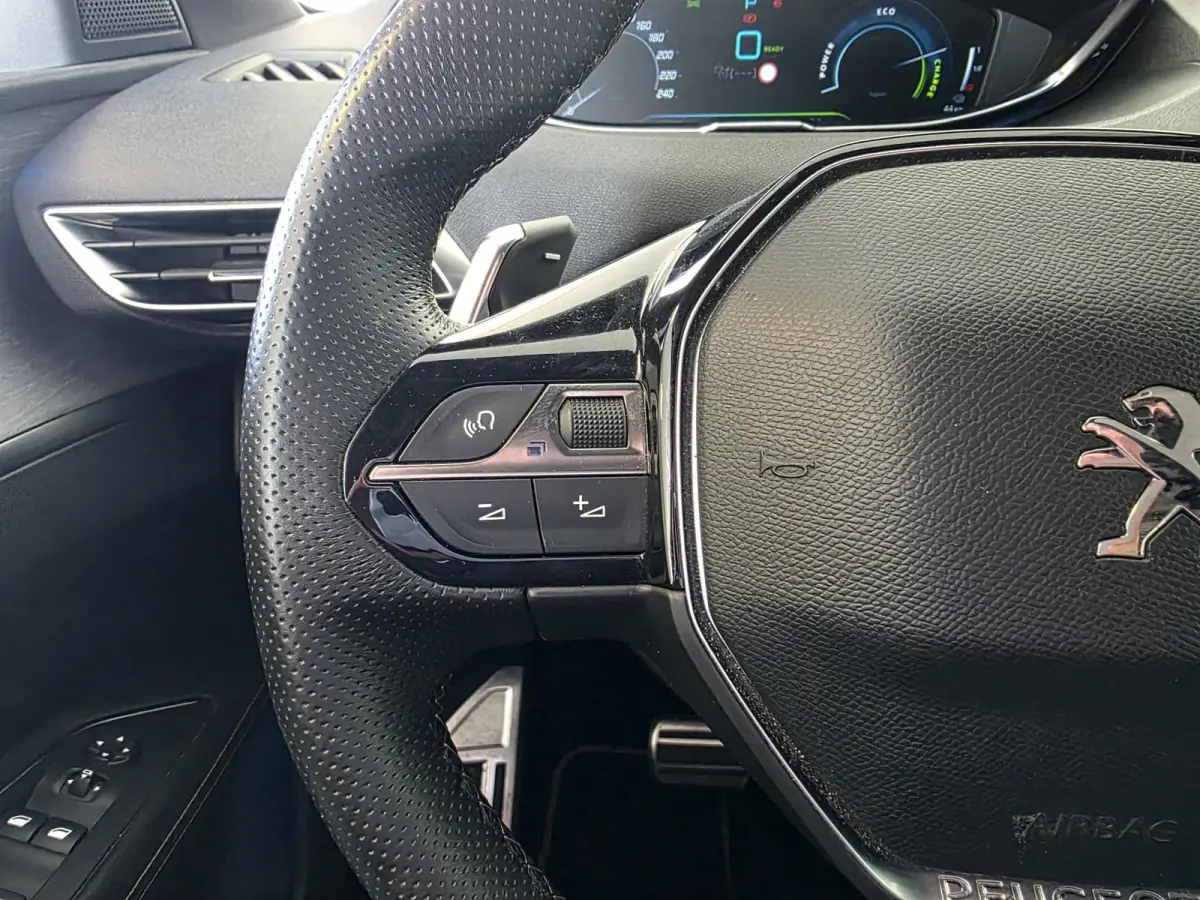 1.6 HYbrid4 300 GT | Leder | Stoelverwarming | Apple Carplay & Android Auto