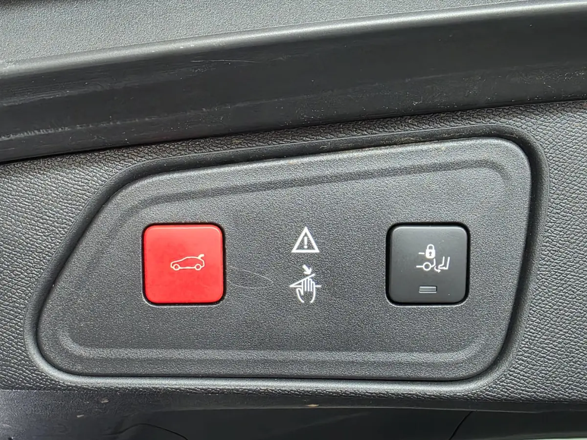 1.6 HYbrid4 300 GT | Leder | Stoelverwarming | Apple Carplay & Android Auto