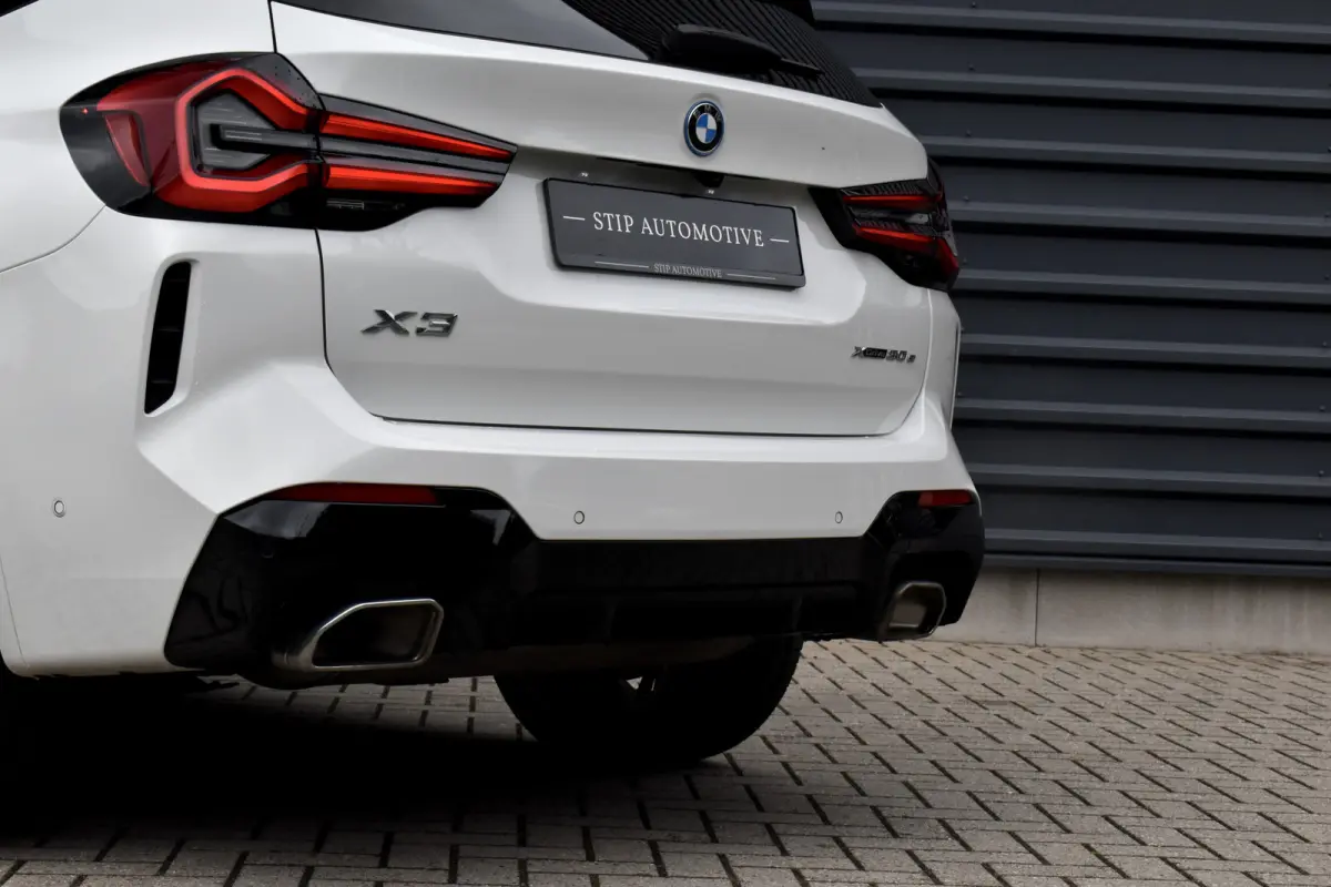 xDrive30e M Sport | Pano | 21'' Wielen | Camera | CarPlay | Head-Up | Stoelverwarming | Sfeerverlichting |