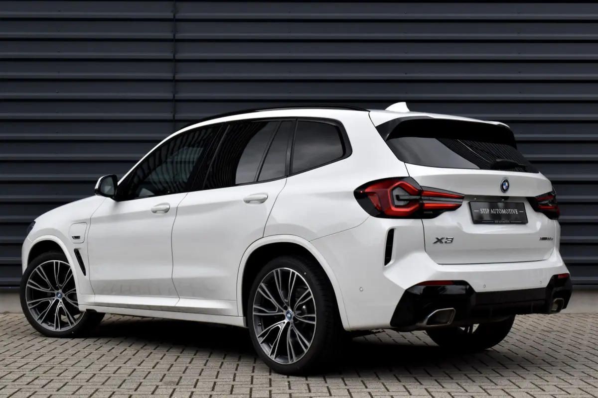 xDrive30e M Sport | Pano | 21'' Wielen | Camera | CarPlay | Head-Up | Stoelverwarming | Sfeerverlichting |