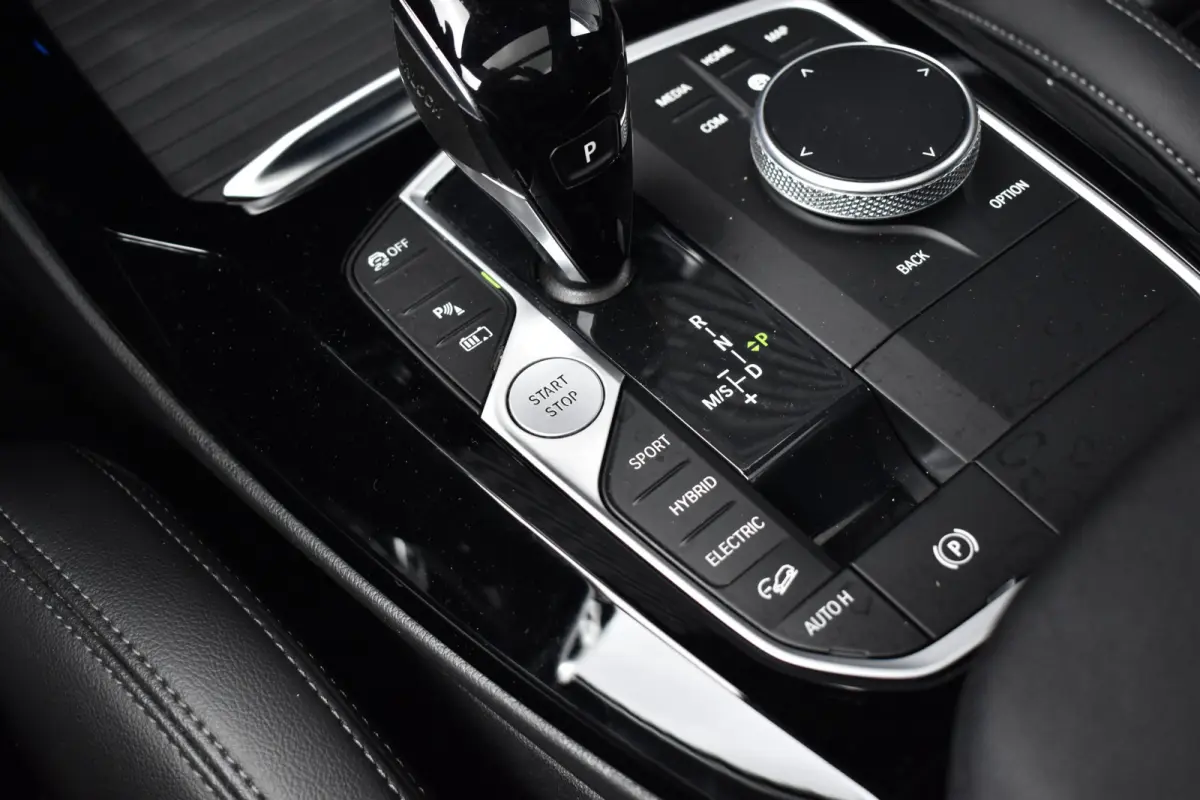 xDrive30e M Sport | Pano | 21'' Wielen | Camera | CarPlay | Head-Up | Stoelverwarming | Sfeerverlichting |