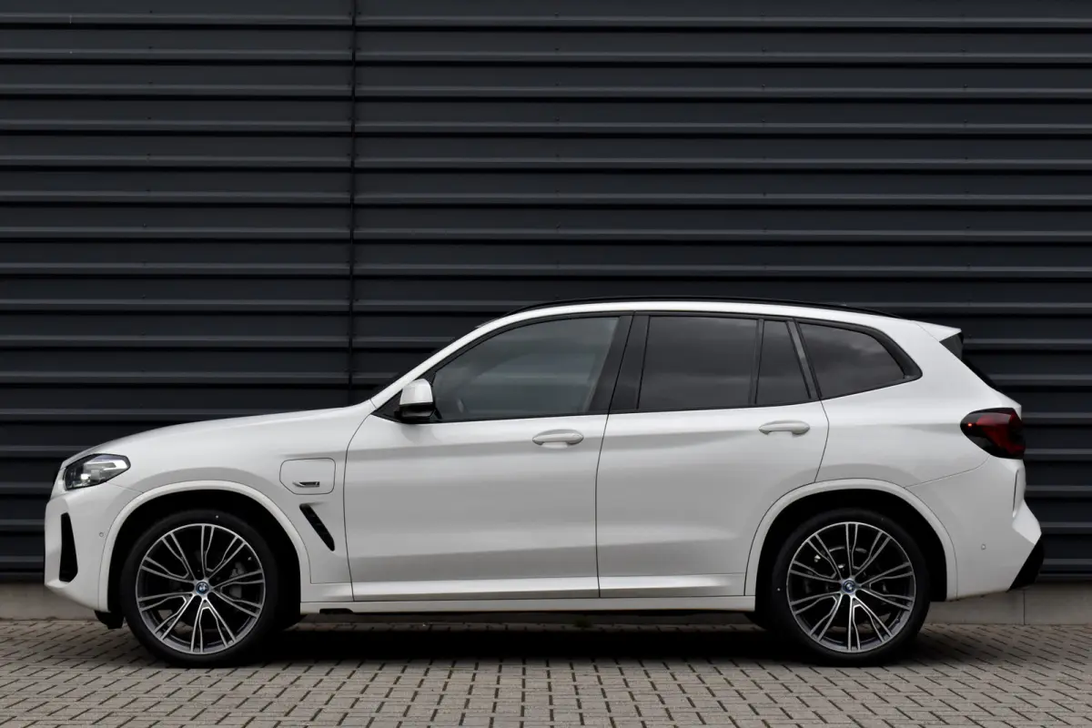xDrive30e M Sport | Pano | 21'' Wielen | Camera | CarPlay | Head-Up | Stoelverwarming | Sfeerverlichting |