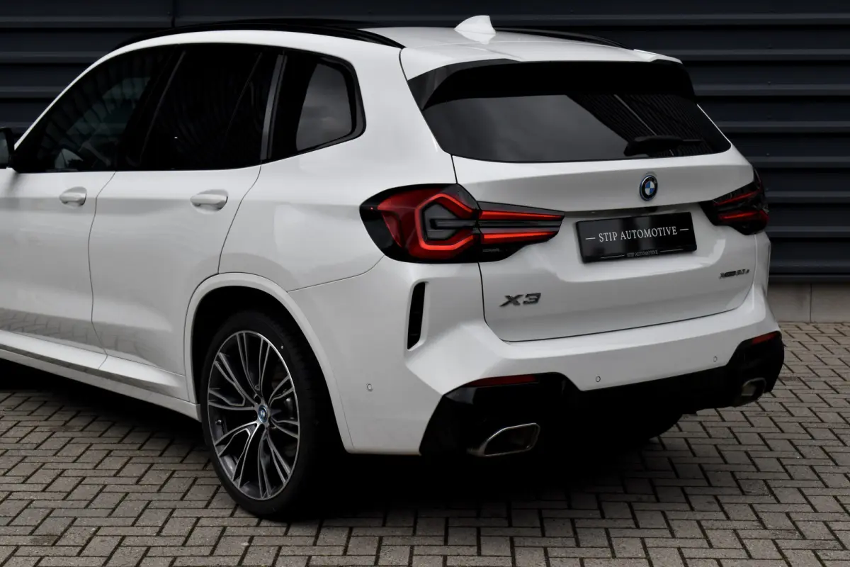 xDrive30e M Sport | Pano | 21'' Wielen | Camera | CarPlay | Head-Up | Stoelverwarming | Sfeerverlichting |