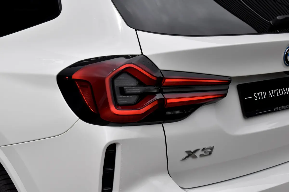 xDrive30e M Sport | Pano | 21'' Wielen | Camera | CarPlay | Head-Up | Stoelverwarming | Sfeerverlichting |
