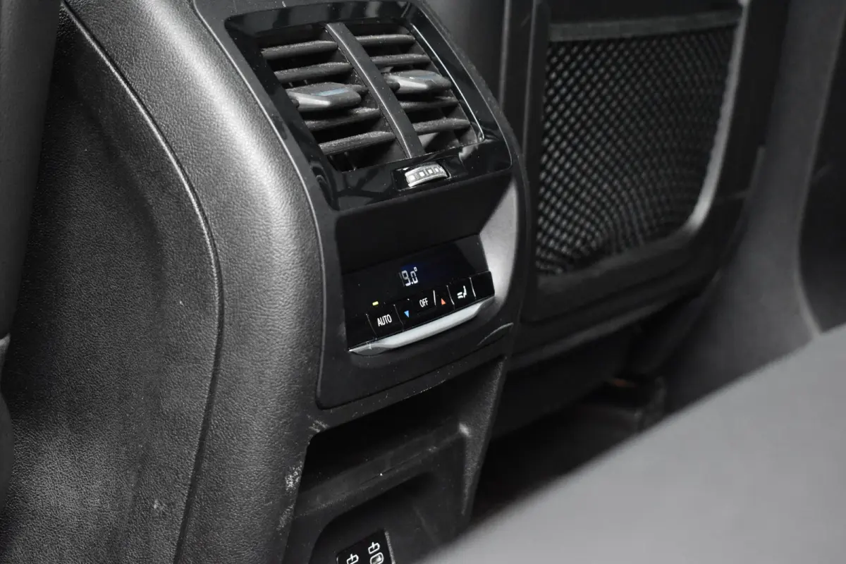 xDrive30e M Sport | Pano | 21'' Wielen | Camera | CarPlay | Head-Up | Stoelverwarming | Sfeerverlichting |