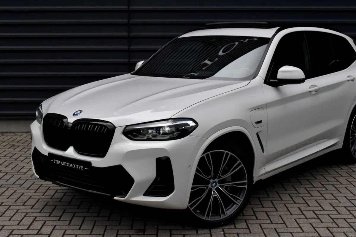 xDrive30e M Sport | Pano | 21'' Wielen | Camera | CarPlay | Head-Up | Stoelverwarming | Sfeerverlichting |