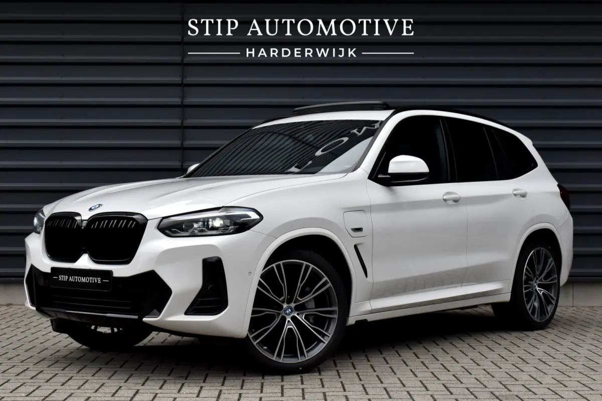 xDrive30e M Sport | Pano | 21'' Wielen | Camera | CarPlay | Head-Up | Stoelverwarming | Sfeerverlichting |