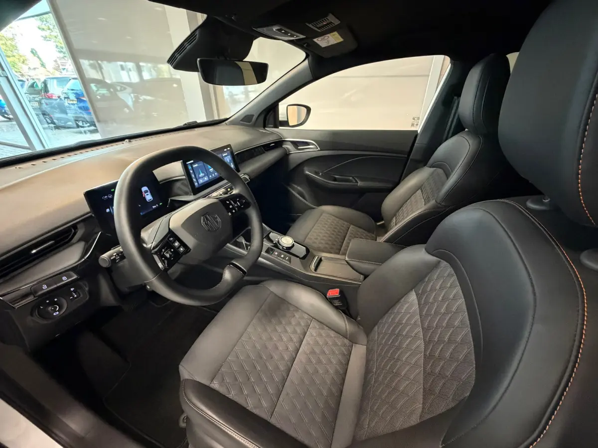 1.5 Hybrid+ Luxury | CAMERA | CAR PLAY |