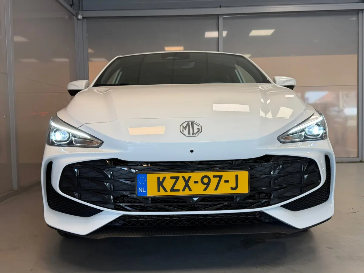 1.5 Hybrid+ Luxury | CAMERA | CAR PLAY |
