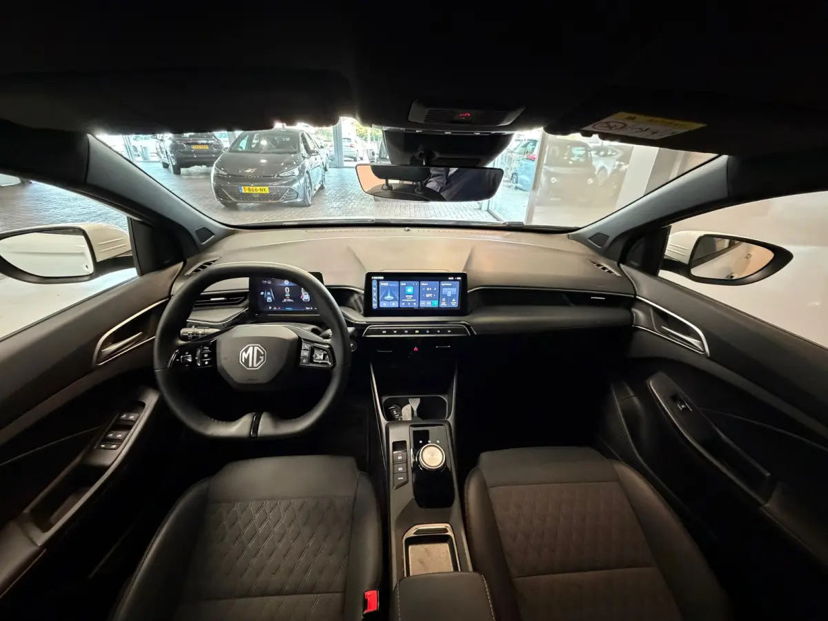 1.5 Hybrid+ Luxury | CAMERA | CAR PLAY |