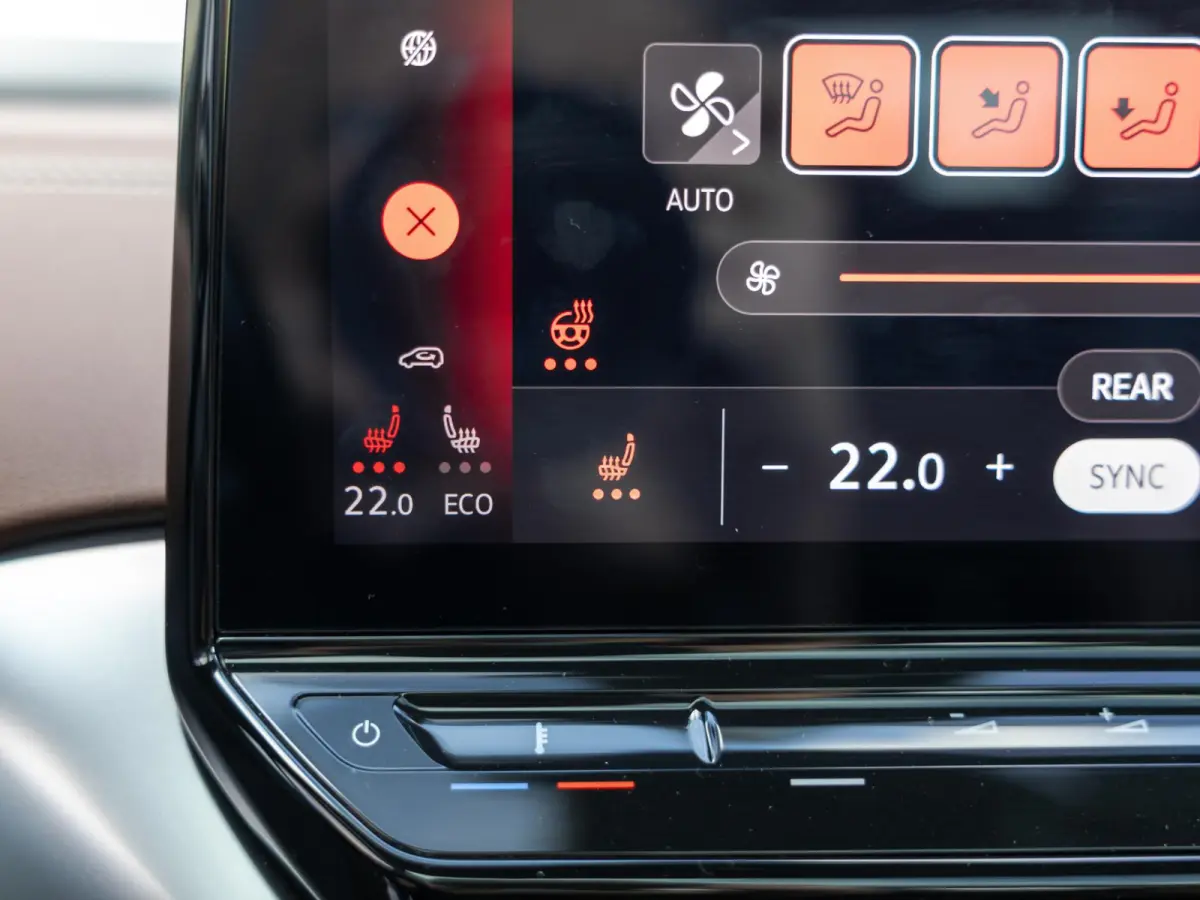 Family 77 kWh / 204pk / Panorama dak / Trekhaak / Stoel en stuur verwarming /