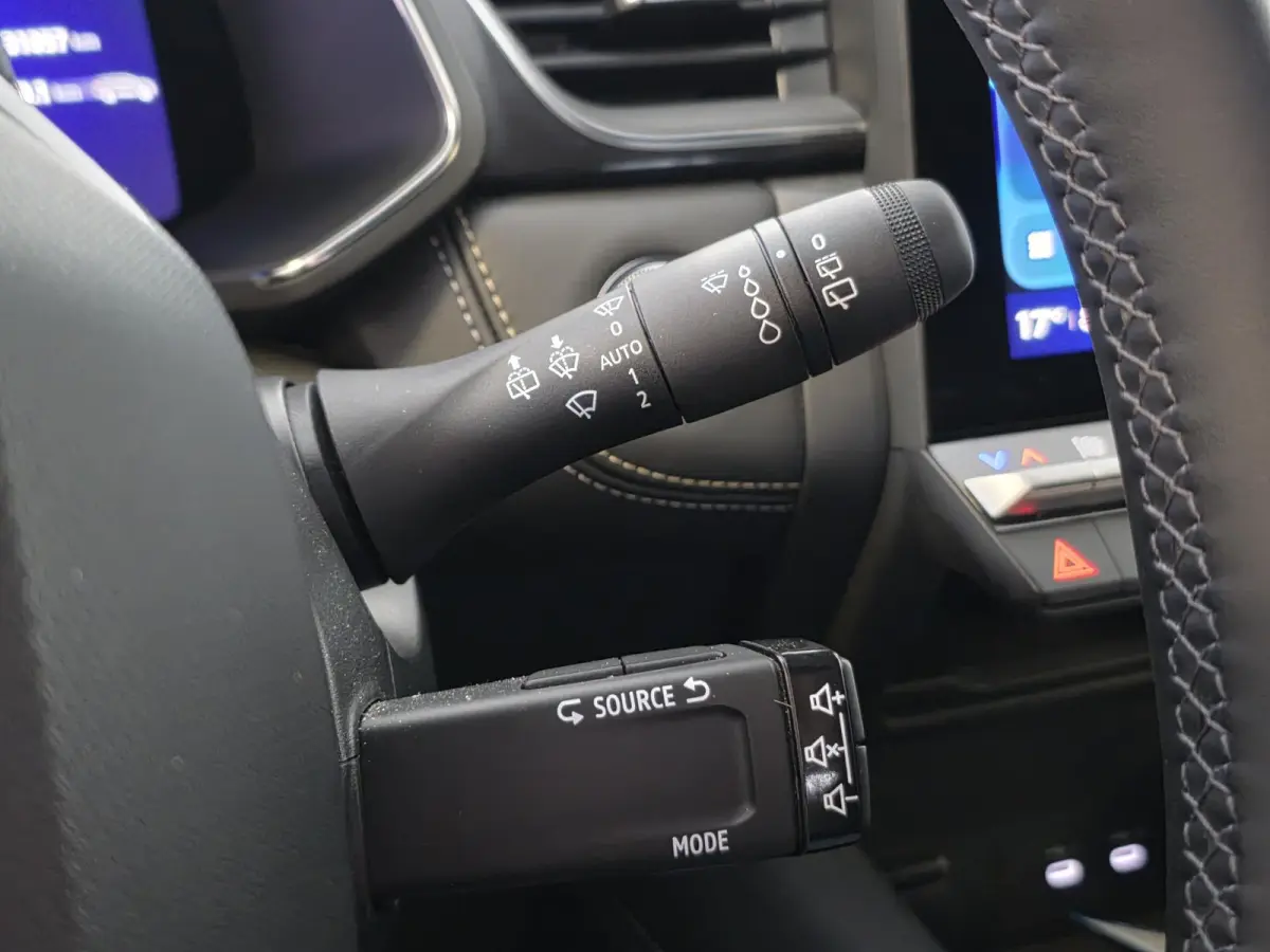 1.6 E-Tech full hybrid 145 iconic | Stoel & Stuur Verwarming | 360° Camera | Apple Carplay & Android Auto