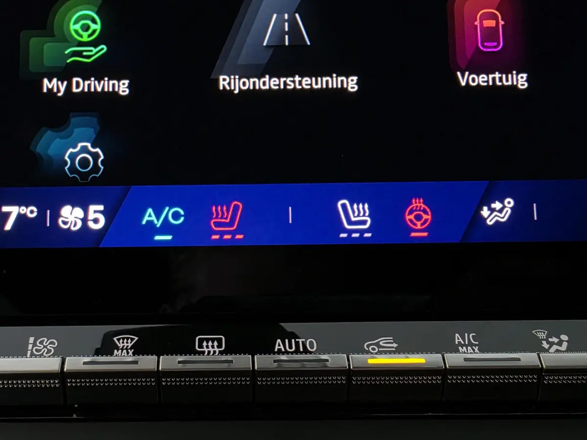 1.6 E-Tech full hybrid 145 iconic | Stoel & Stuur Verwarming | 360° Camera | Apple Carplay & Android Auto