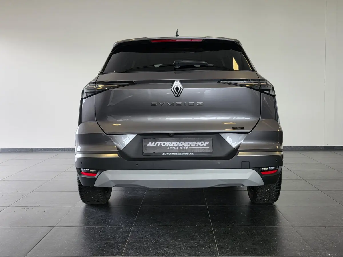 1.6 E-Tech full hybrid 145 iconic | Stoel & Stuur Verwarming | 360° Camera | Apple Carplay & Android Auto