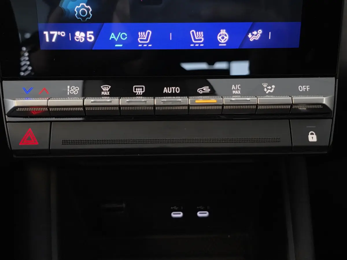 1.6 E-Tech full hybrid 145 iconic | Stoel & Stuur Verwarming | 360° Camera | Apple Carplay & Android Auto