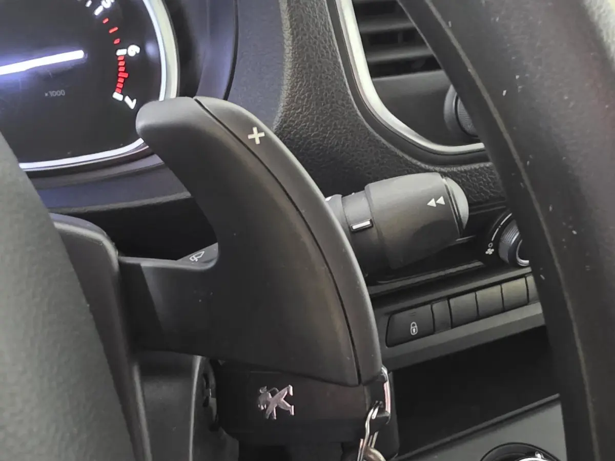 2.0 BlueHDI 180 S&S DC | Trekhaak | Camera | Apple Carplay & Android Auto |