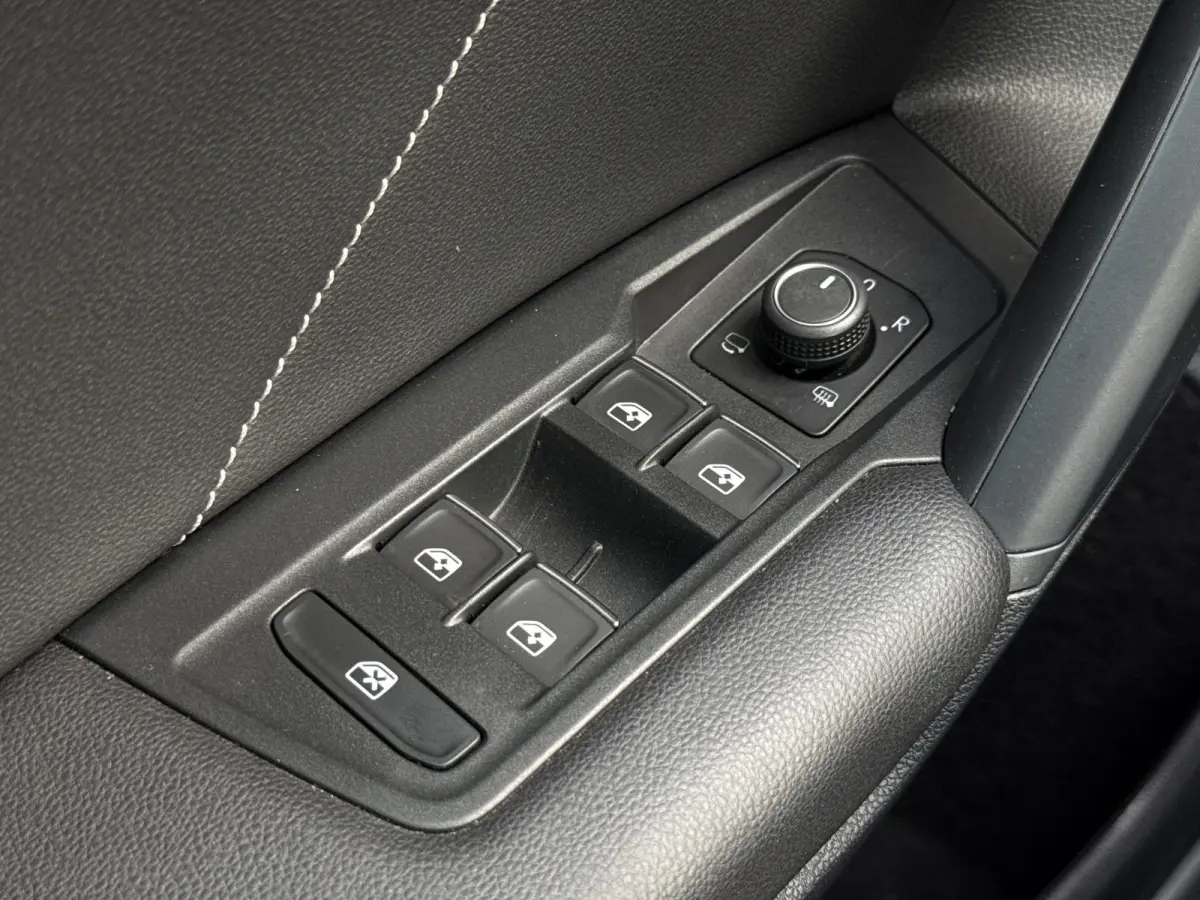 1.4 TSI eHybrid R-Line Business | Vol opties | BTW | Pano | Leder | Elek stoelen