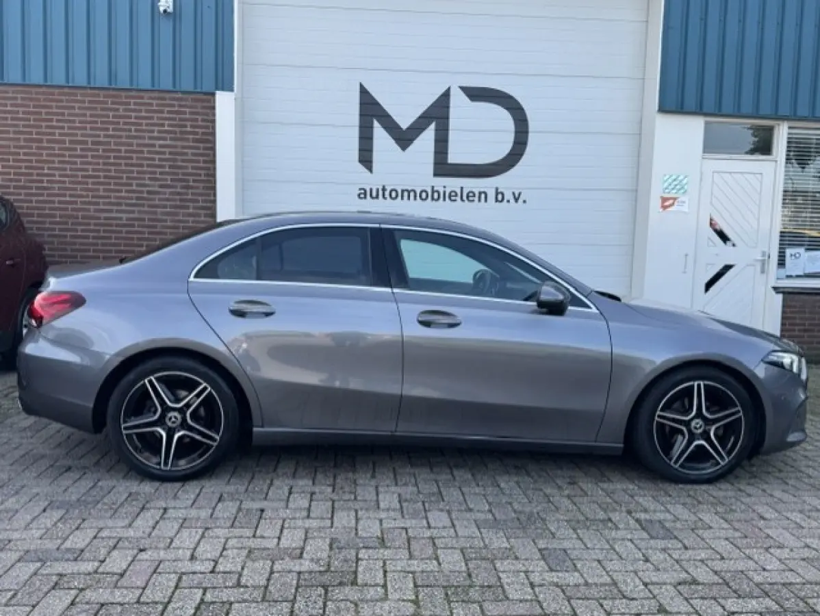 180 Business Solution Luxury-Digital dash- BTW - sfeerverlichting-Automaat-Dealer onderhouden-1e eigenaar