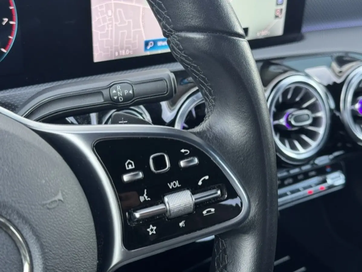 180 Business Solution Luxury-Digital dash- BTW - sfeerverlichting-Automaat-Dealer onderhouden-1e eigenaar