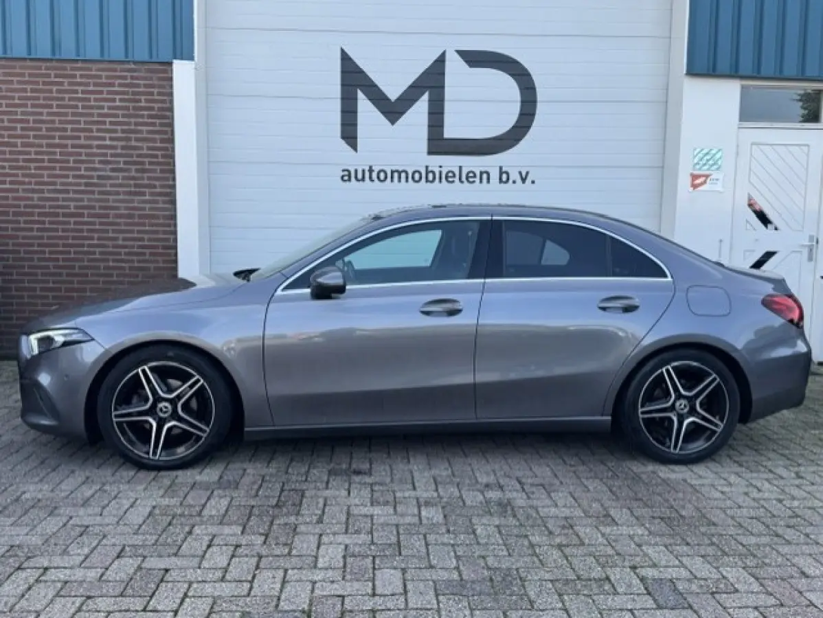 180 Business Solution Luxury-Digital dash- BTW - sfeerverlichting-Automaat-Dealer onderhouden-1e eigenaar
