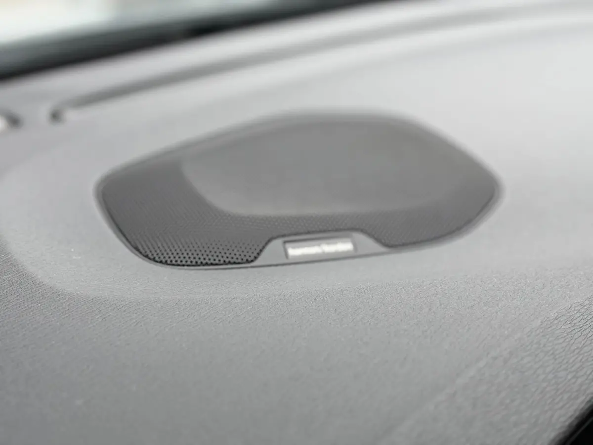 1.5 T3 Polar+ Sport R-Design PANO l CAMERA l KEYLESS l H/K SOUND l TREKHAAK l STANDKACHEL l ORG.NL l DEALER OND l 1e EIG