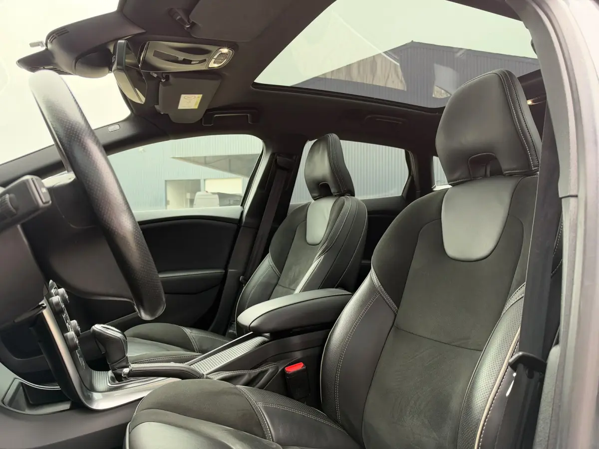 1.5 T3 Polar+ Sport R-Design PANO l CAMERA l KEYLESS l H/K SOUND l TREKHAAK l STANDKACHEL l ORG.NL l DEALER OND l 1e EIG