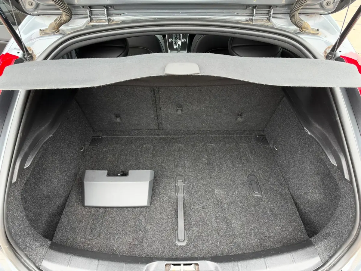 1.5 T3 Polar+ Sport R-Design PANO l CAMERA l KEYLESS l H/K SOUND l TREKHAAK l STANDKACHEL l ORG.NL l DEALER OND l 1e EIG