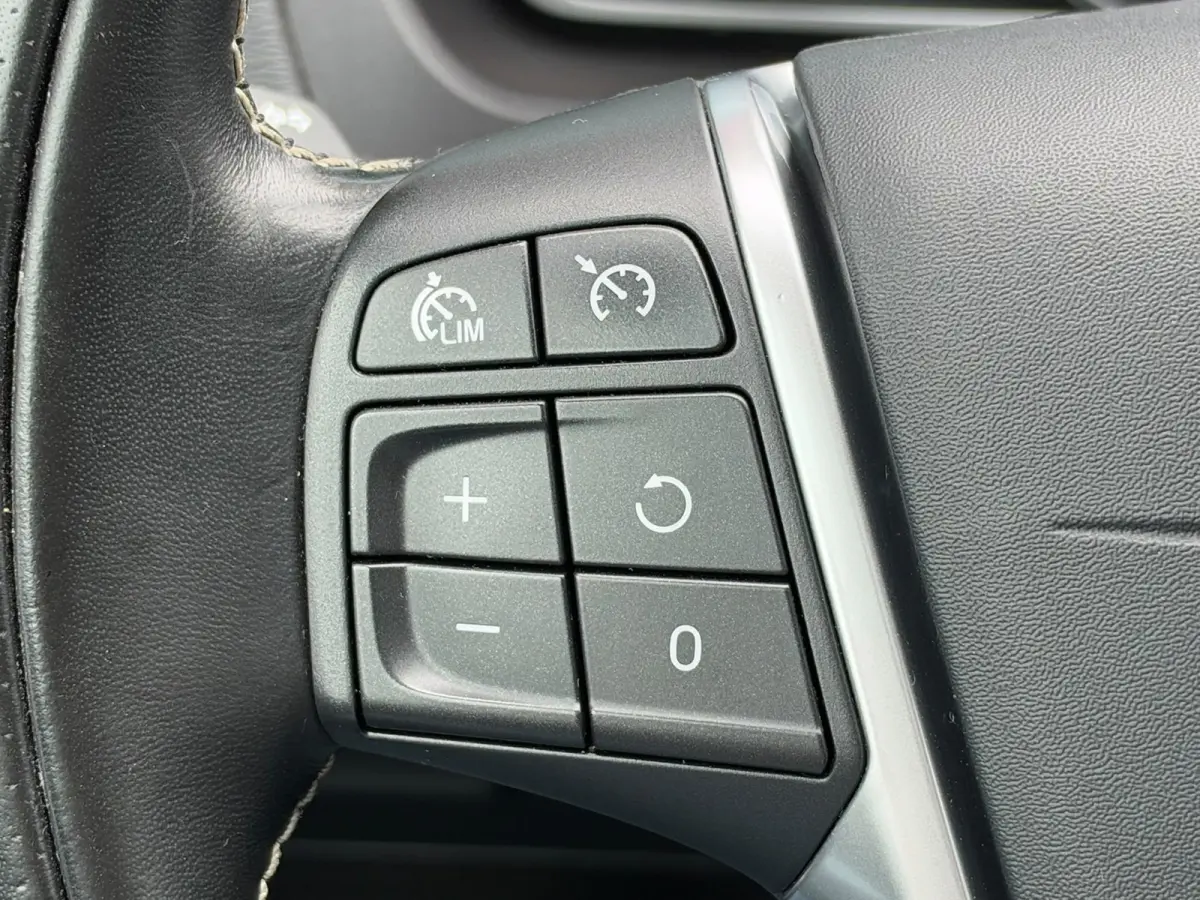 1.5 T3 Polar+ Sport R-Design PANO l CAMERA l KEYLESS l H/K SOUND l TREKHAAK l STANDKACHEL l ORG.NL l DEALER OND l 1e EIG