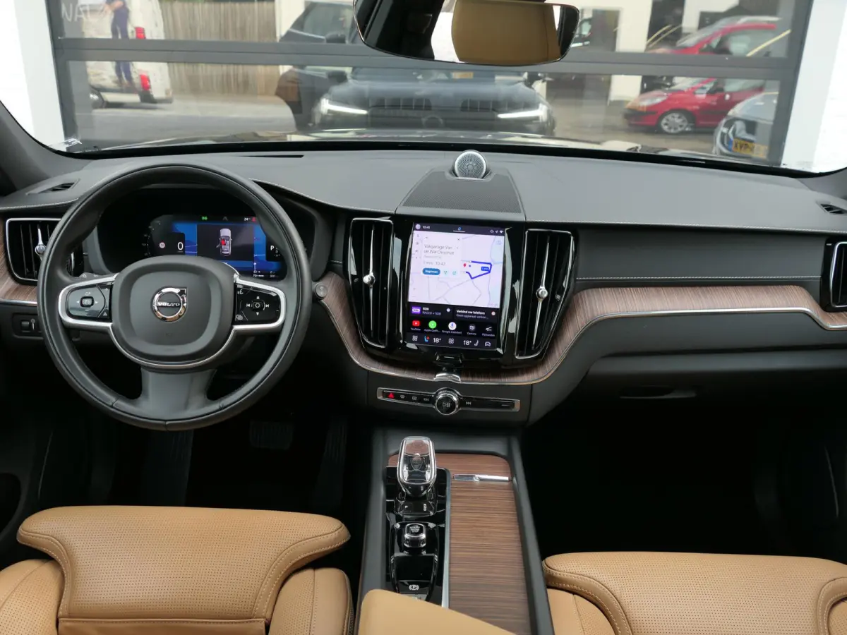 2.0 Recharge T8 AWD Inscription | Luchtvering | Bowers & Wilkens | Nappa | Stoelventilatie | 360°-camera | Trekhaak | 22-inch velgen | Head-up display | Apple-/Android Carplay | Full-LED | 