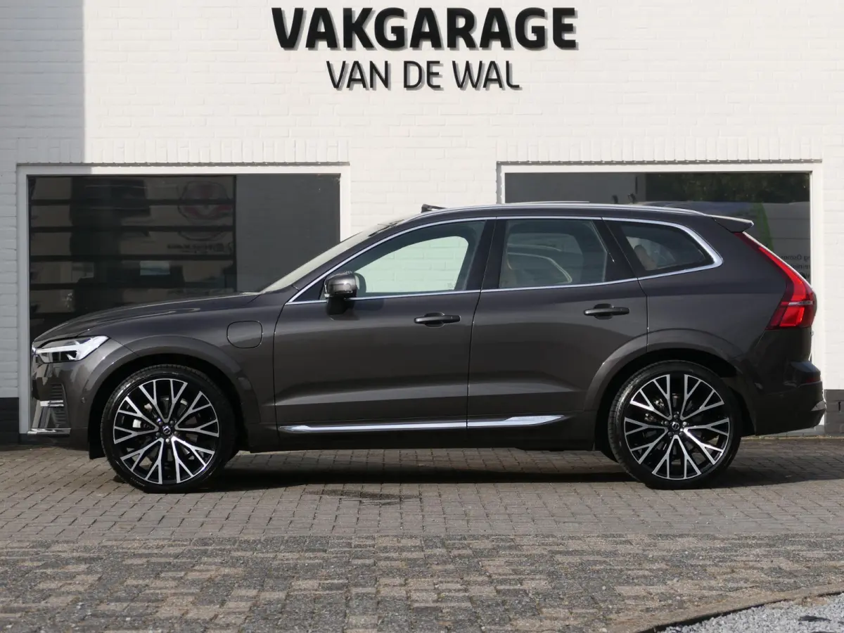 2.0 Recharge T8 AWD Inscription | Luchtvering | Bowers & Wilkens | Nappa | Stoelventilatie | 360°-camera | Trekhaak | 22-inch velgen | Head-up display | Apple-/Android Carplay | Full-LED | 