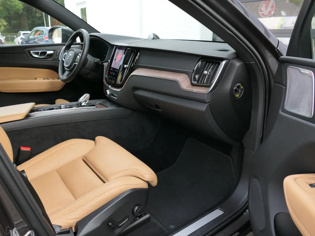 2.0 Recharge T8 AWD Inscription | Luchtvering | Bowers & Wilkens | Nappa | Stoelventilatie | 360°-camera | Trekhaak | 22-inch velgen | Head-up display | Apple-/Android Carplay | Full-LED | 
