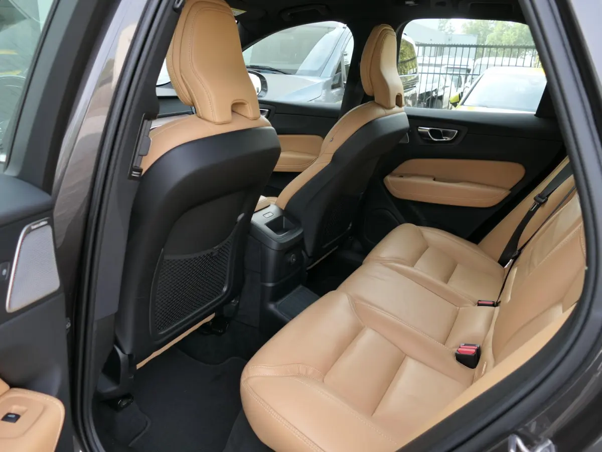 2.0 Recharge T8 AWD Inscription | Luchtvering | Bowers & Wilkens | Nappa | Stoelventilatie | 360°-camera | Trekhaak | 22-inch velgen | Head-up display | Apple-/Android Carplay | Full-LED | 