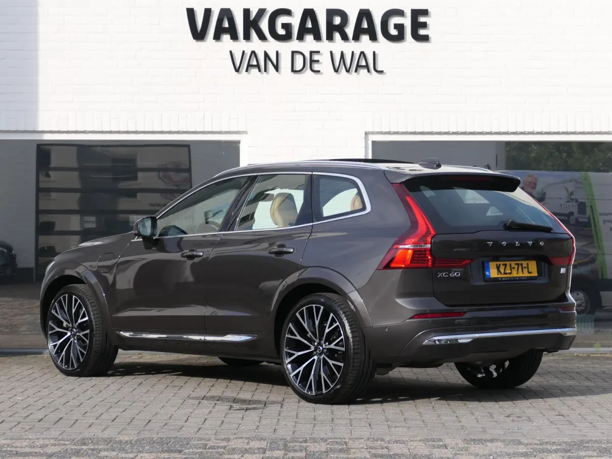 2.0 Recharge T8 AWD Inscription | Luchtvering | Bowers & Wilkens | Nappa | Stoelventilatie | 360°-camera | Trekhaak | 22-inch velgen | Head-up display | Apple-/Android Carplay | Full-LED | 