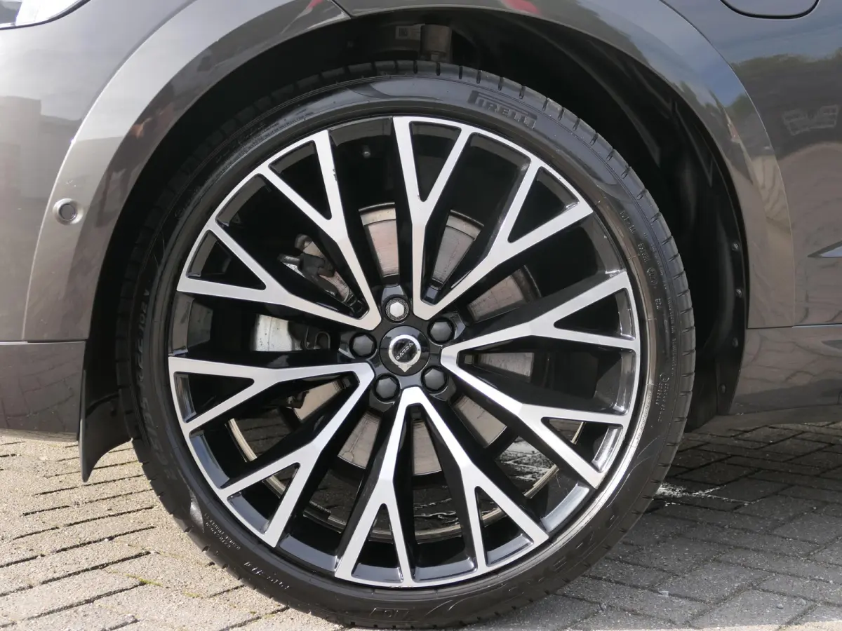2.0 Recharge T8 AWD Inscription | Luchtvering | Bowers & Wilkens | Nappa | Stoelventilatie | 360°-camera | Trekhaak | 22-inch velgen | Head-up display | Apple-/Android Carplay | Full-LED | 