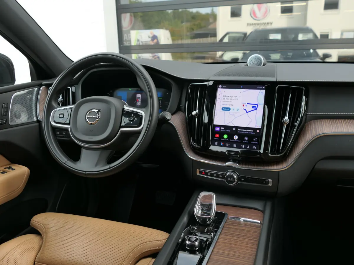2.0 Recharge T8 AWD Inscription | Luchtvering | Bowers & Wilkens | Nappa | Stoelventilatie | 360°-camera | Trekhaak | 22-inch velgen | Head-up display | Apple-/Android Carplay | Full-LED | 