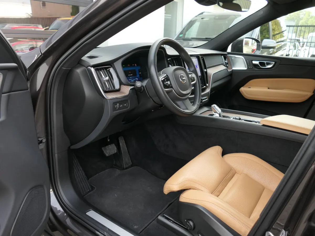 2.0 Recharge T8 AWD Inscription | Luchtvering | Bowers & Wilkens | Nappa | Stoelventilatie | 360°-camera | Trekhaak | 22-inch velgen | Head-up display | Apple-/Android Carplay | Full-LED | 