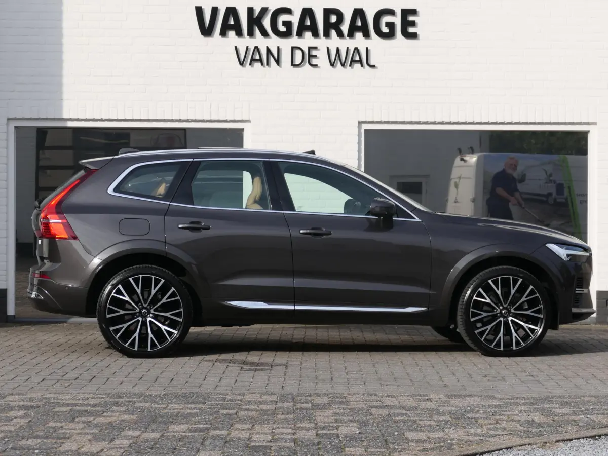 2.0 Recharge T8 AWD Inscription | Luchtvering | Bowers & Wilkens | Nappa | Stoelventilatie | 360°-camera | Trekhaak | 22-inch velgen | Head-up display | Apple-/Android Carplay | Full-LED | 