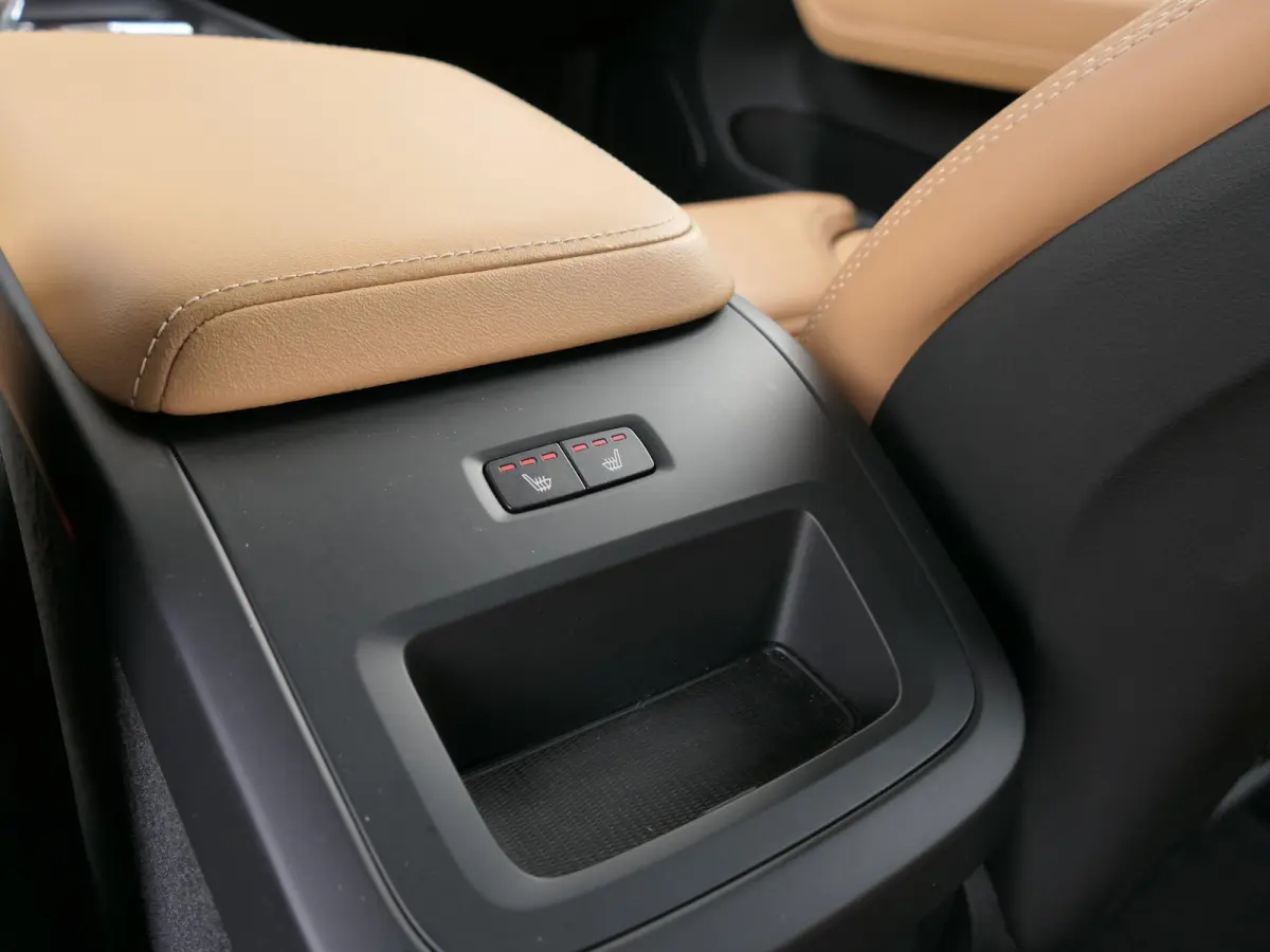 2.0 Recharge T8 AWD Inscription | Luchtvering | Bowers & Wilkens | Nappa | Stoelventilatie | 360°-camera | Trekhaak | 22-inch velgen | Head-up display | Apple-/Android Carplay | Full-LED | 