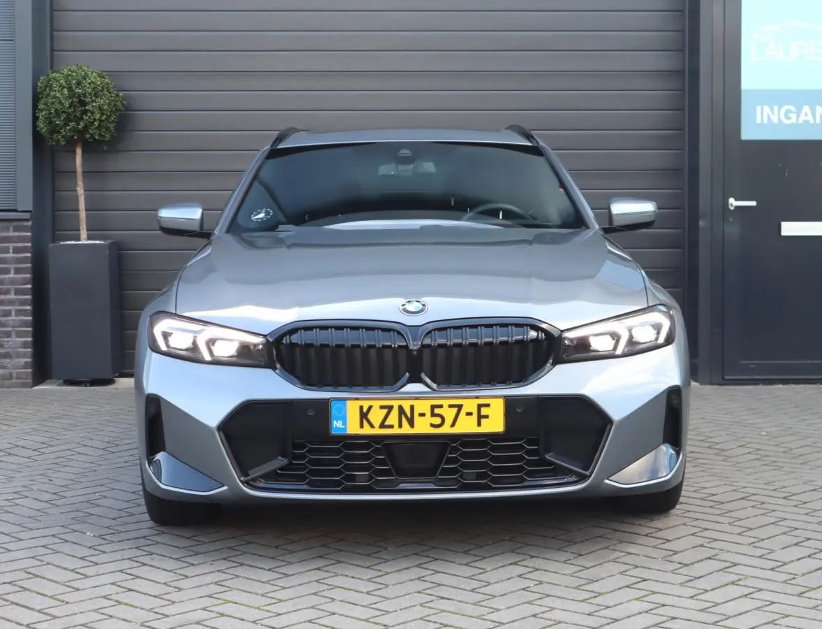 330i xDrive | Pano | HUD  | 360 Camera | Trekhaak