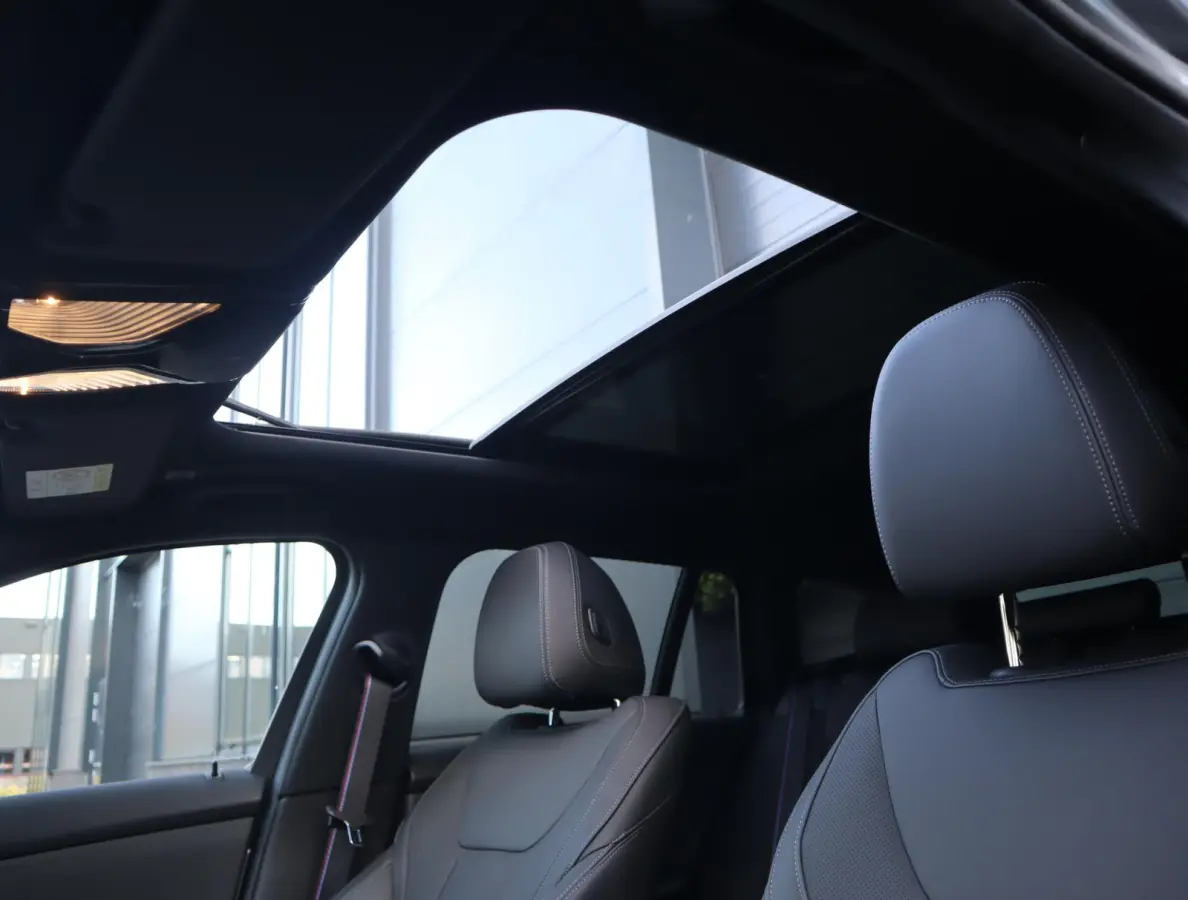 330i xDrive | Pano | HUD  | 360 Camera | Trekhaak
