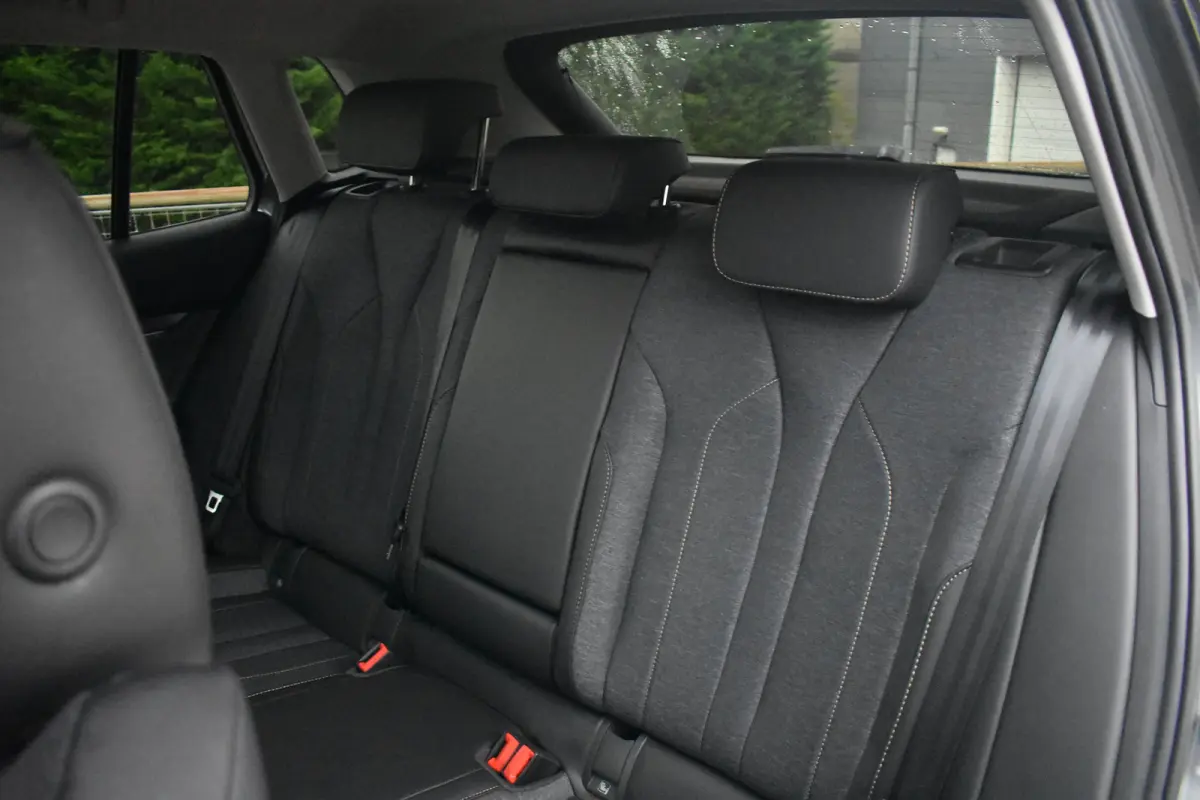 60 Business Edition 204PK | TREKHAAK | STOEL+STUURVERW. | CAMERA | CARPLAY | ADAPT. CRUISE | CLIMATE CONTROL | 20 INCH | ELEKT. KOFFERBAK KLEP