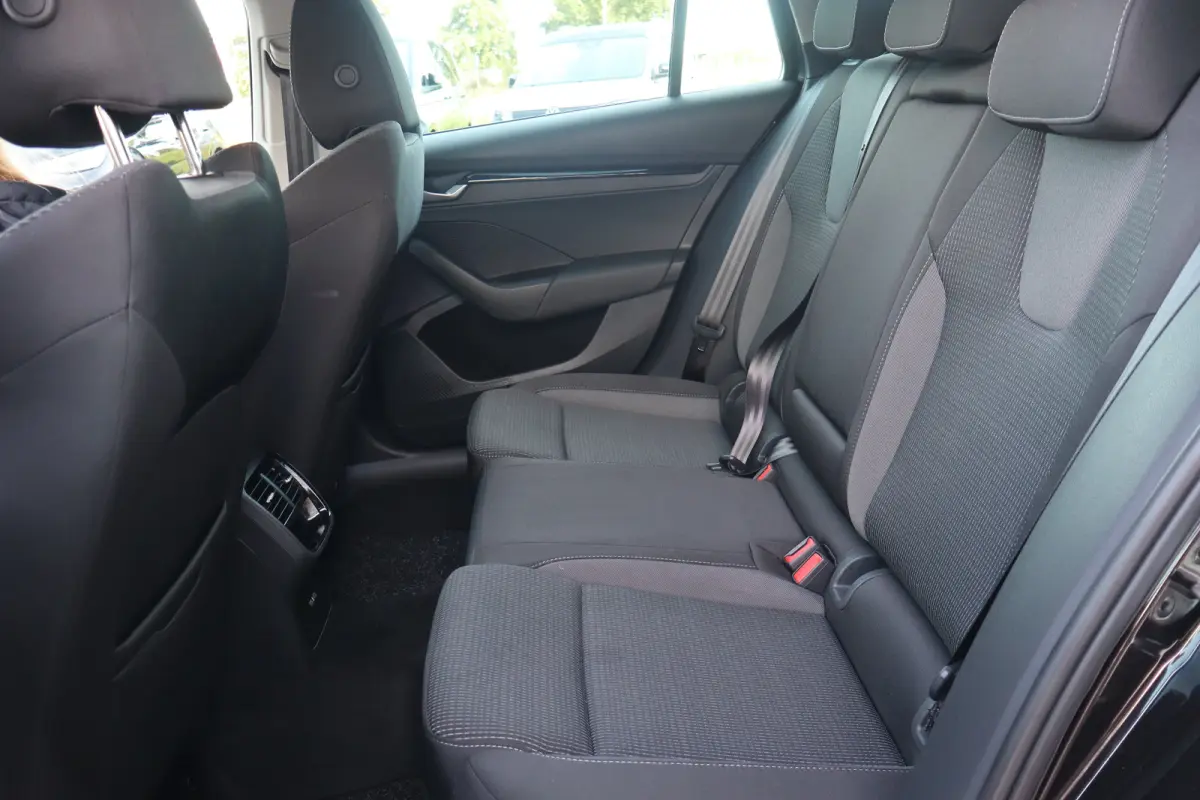 1.5 TSI Business Edition 115PK TREKHAAK | Apple Carplay/Android Auto|telefoonintegratie premium | Cruise control | Keyless entry