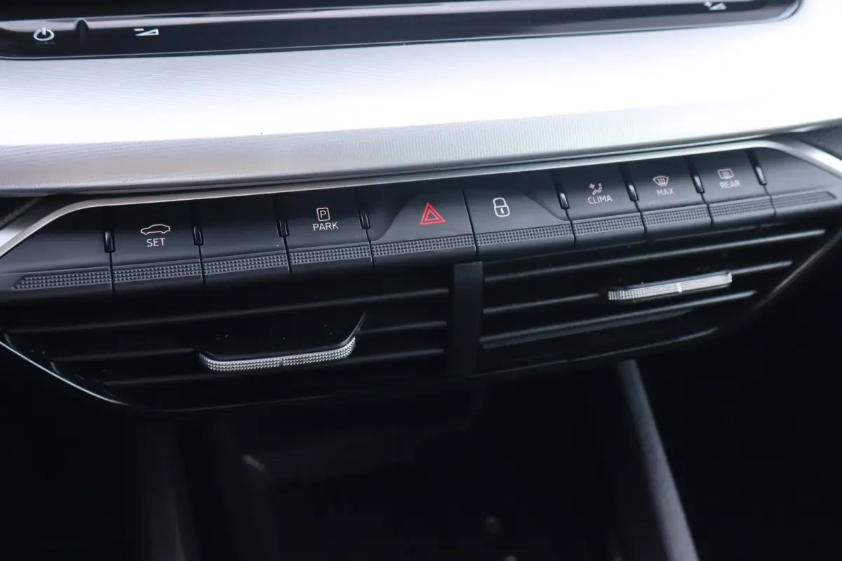 1.5 TSI Business Edition 115PK TREKHAAK | Apple Carplay/Android Auto|telefoonintegratie premium | Cruise control | Keyless entry