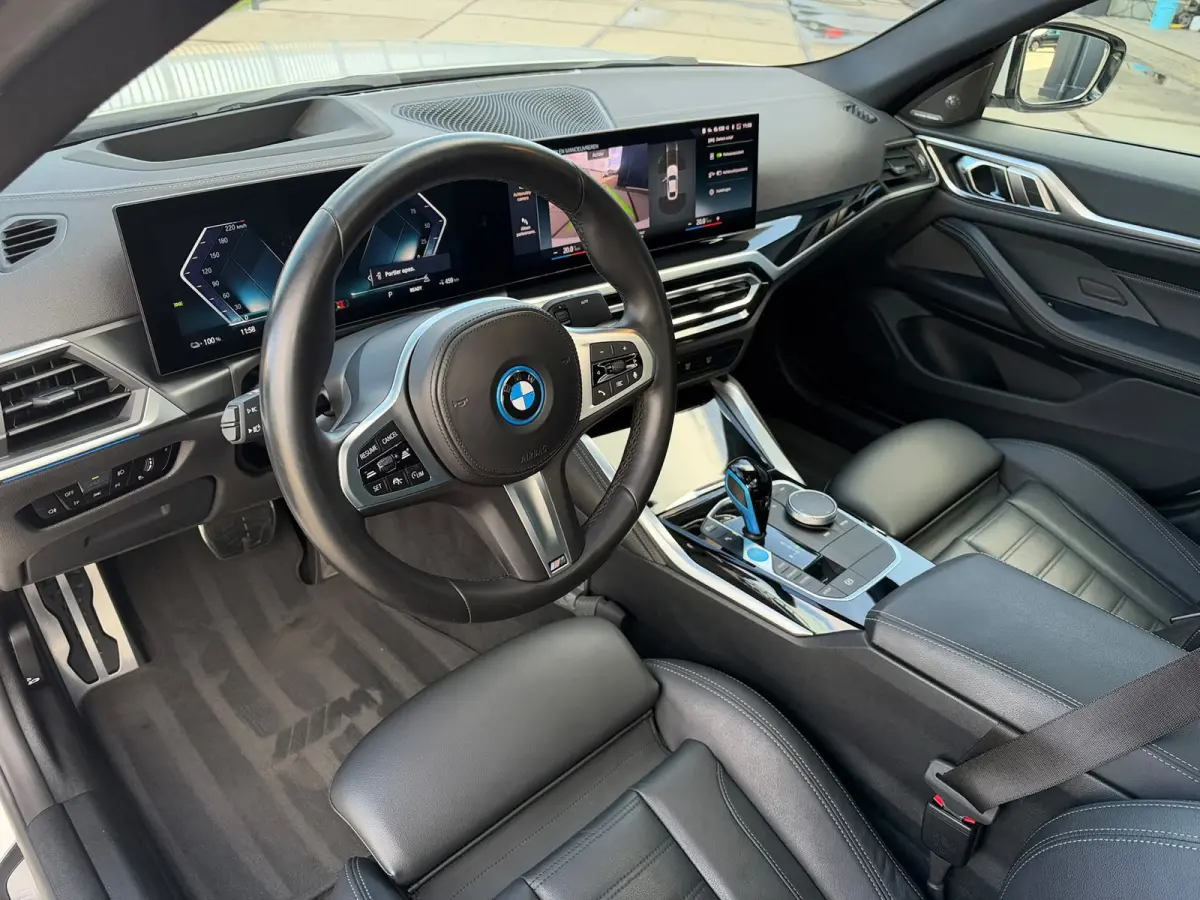 40 High Exec. M-SPORT SOH 96.4% l SCHUIFDAK l H/K l HUD l LASER l ACC l EL-STOEL l KEYLESS l ORG.NL l DEALER OH l 1eEIG