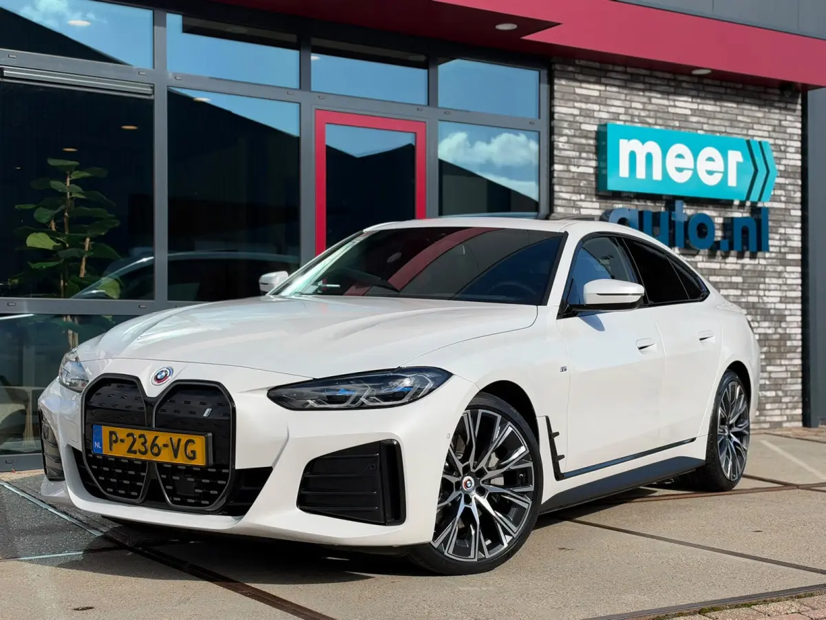 40 High Exec. M-SPORT SOH 96.4% l SCHUIFDAK l H/K l HUD l LASER l ACC l EL-STOEL l KEYLESS l ORG.NL l DEALER OH l 1eEIG