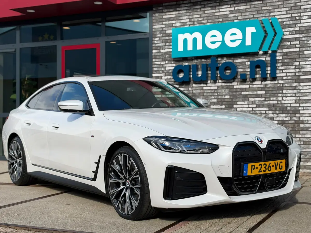 40 High Exec. M-SPORT SOH 96.4% l SCHUIFDAK l H/K l HUD l LASER l ACC l EL-STOEL l KEYLESS l ORG.NL l DEALER OH l 1eEIG