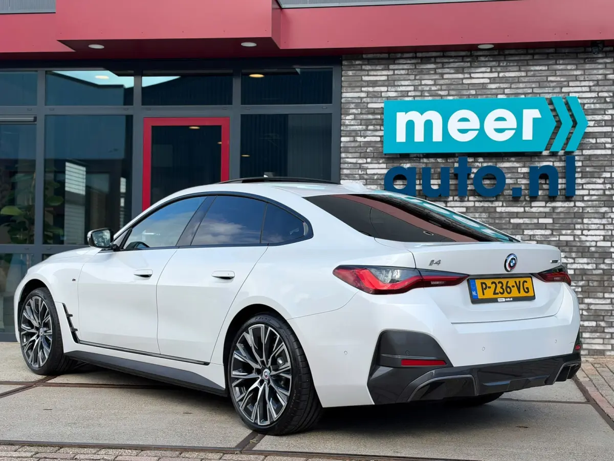40 High Exec. M-SPORT SOH 96.4% l SCHUIFDAK l H/K l HUD l LASER l ACC l EL-STOEL l KEYLESS l ORG.NL l DEALER OH l 1eEIG