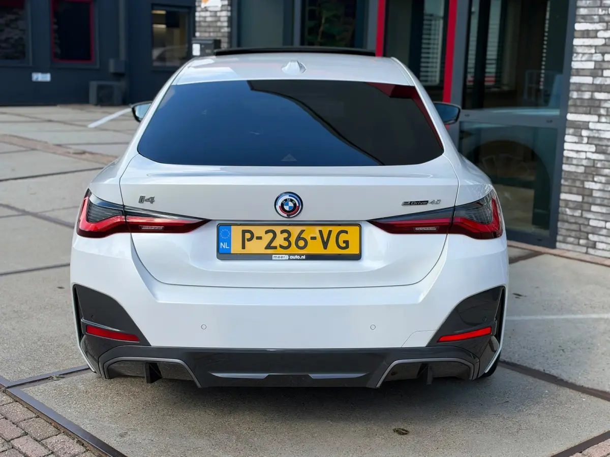 40 High Exec. M-SPORT SOH 96.4% l SCHUIFDAK l H/K l HUD l LASER l ACC l EL-STOEL l KEYLESS l ORG.NL l DEALER OH l 1eEIG