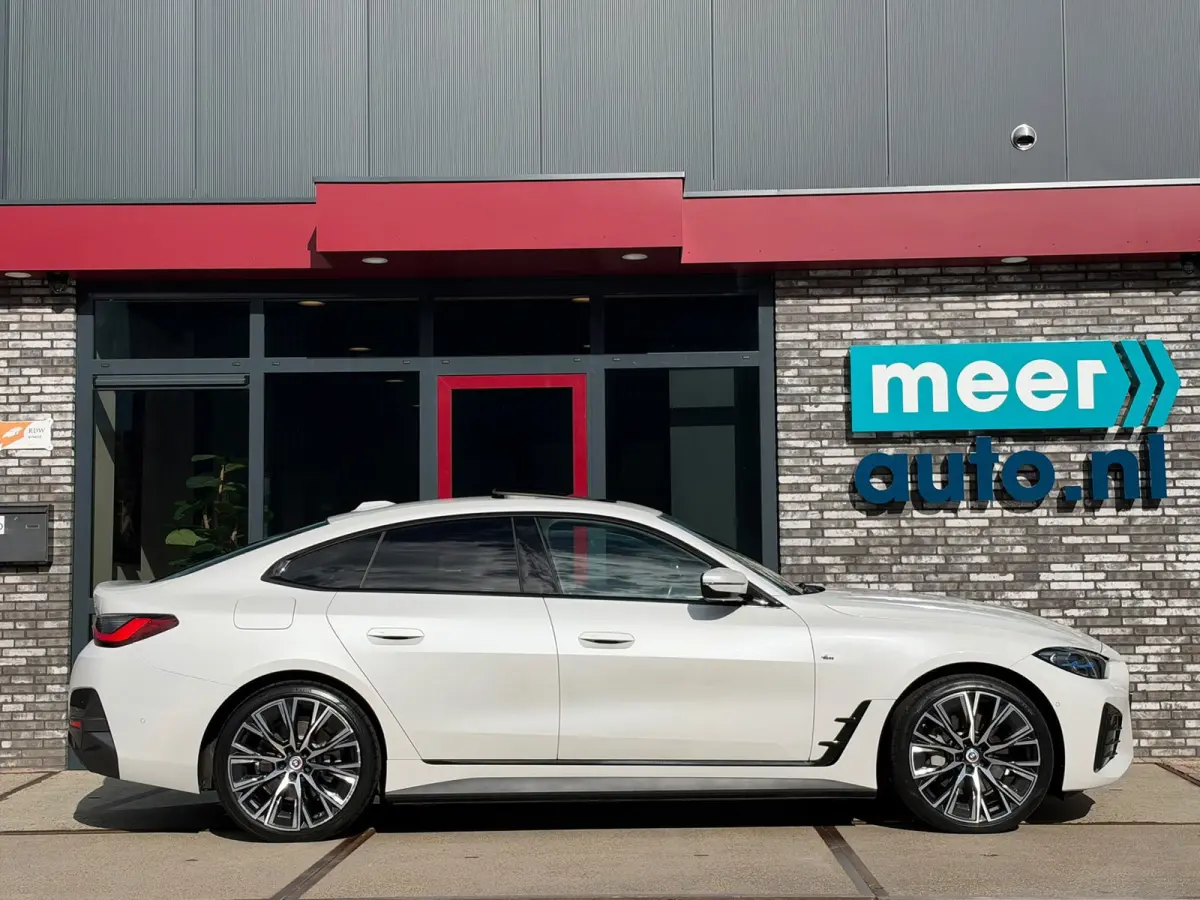 40 High Exec. M-SPORT SOH 96.4% l SCHUIFDAK l H/K l HUD l LASER l ACC l EL-STOEL l KEYLESS l ORG.NL l DEALER OH l 1eEIG
