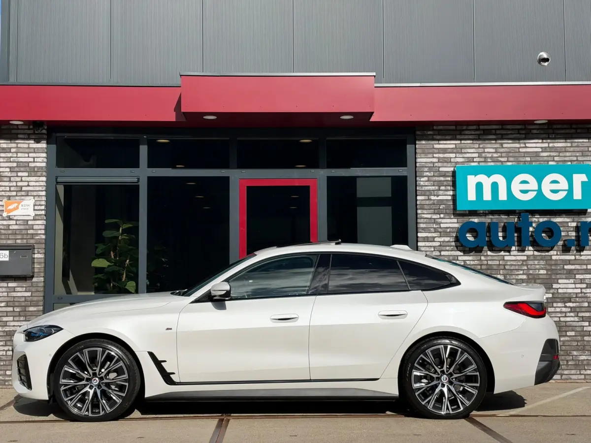 40 High Exec. M-SPORT SOH 96.4% l SCHUIFDAK l H/K l HUD l LASER l ACC l EL-STOEL l KEYLESS l ORG.NL l DEALER OH l 1eEIG